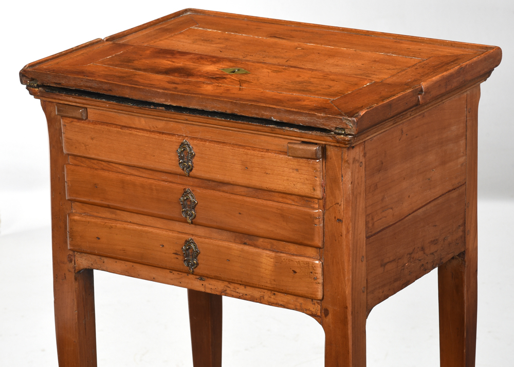 What does essay mean in slang picture